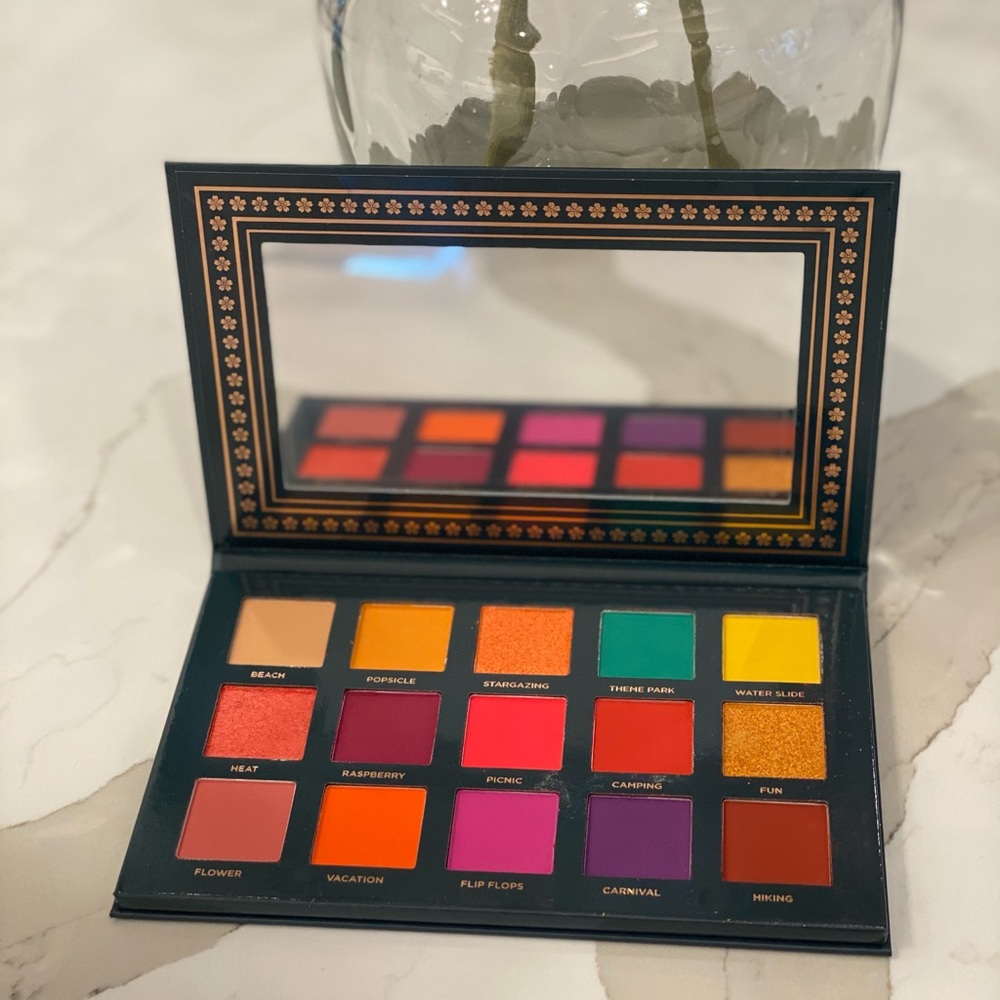 Ace Beaute Nostalgia Eyeshadow Palette